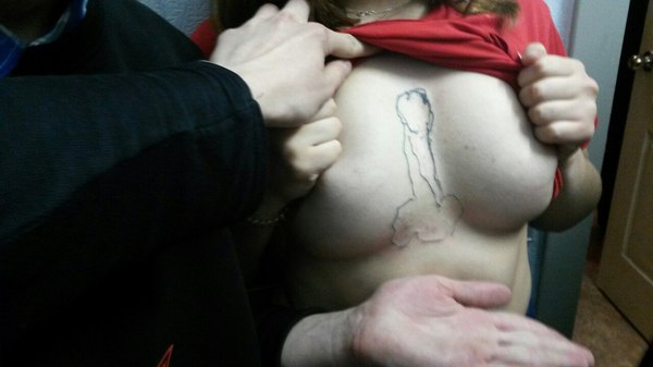 Школьнице на вписке сделали тату с половым членом