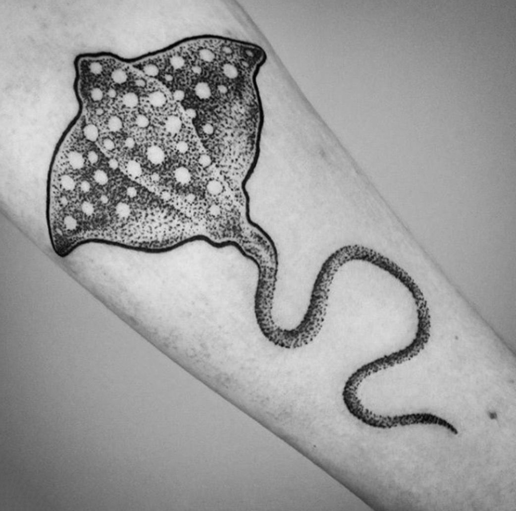 Скат рыба символ чего. Татуировка Скат Полинезия. Морской Скат тату. Тату Скат эскизы. Скат эскиз.